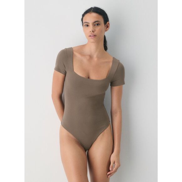 Aritzia contour short sleeve body suit size medium - Picture 1 of 4